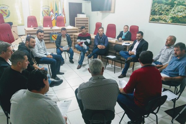 REUNIÃO ENTRE VEREADORES E EQUIPE TÉCNICA DA PREFEITURA 