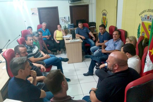 VEREADORES DE QUITANDINHA SE REUNIRAM COM EMPRESÁRIOS
