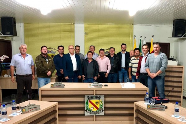 VEREADORES DE MANDIRITUBA E TIJUCAS DO SUL PARTICIPAM DE SESSÃO ORDINÁRIA 
