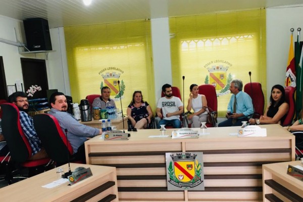 CÂMARA DE QUITANDINHA SEDIA REUNIÃO ENTRE ADVOGADOS E PRESIDENTE DA OAB