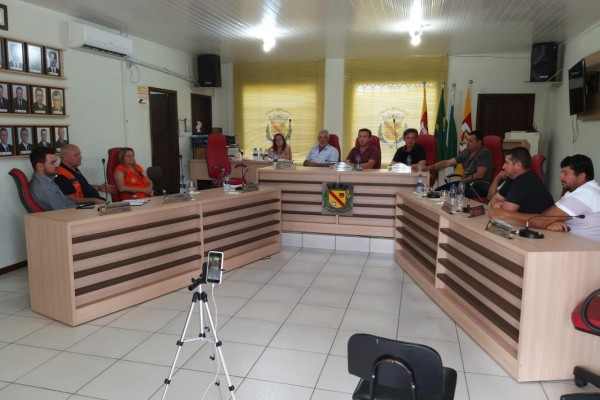 VEREADORES APROVAM PROJETO PARA AJUDAR AS PESSOAS AFETADAS PELA CHUVA DE GRANIZO