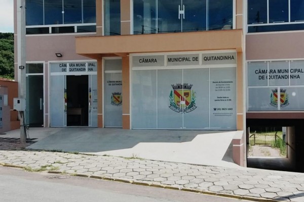 Câmara de Quitandinha atende em novo prédio