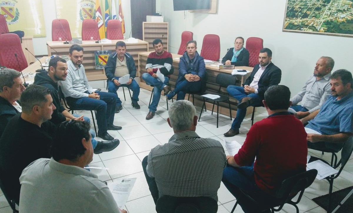 REUNIÃO ENTRE VEREADORES E EQUIPE TÉCNICA DA PREFEITURA 
