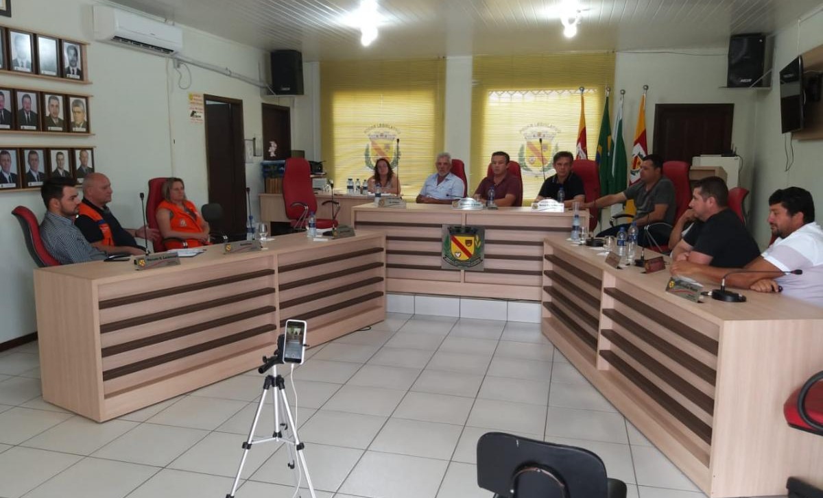 VEREADORES APROVAM PROJETO PARA AJUDAR AS PESSOAS AFETADAS PELA CHUVA DE GRANIZO