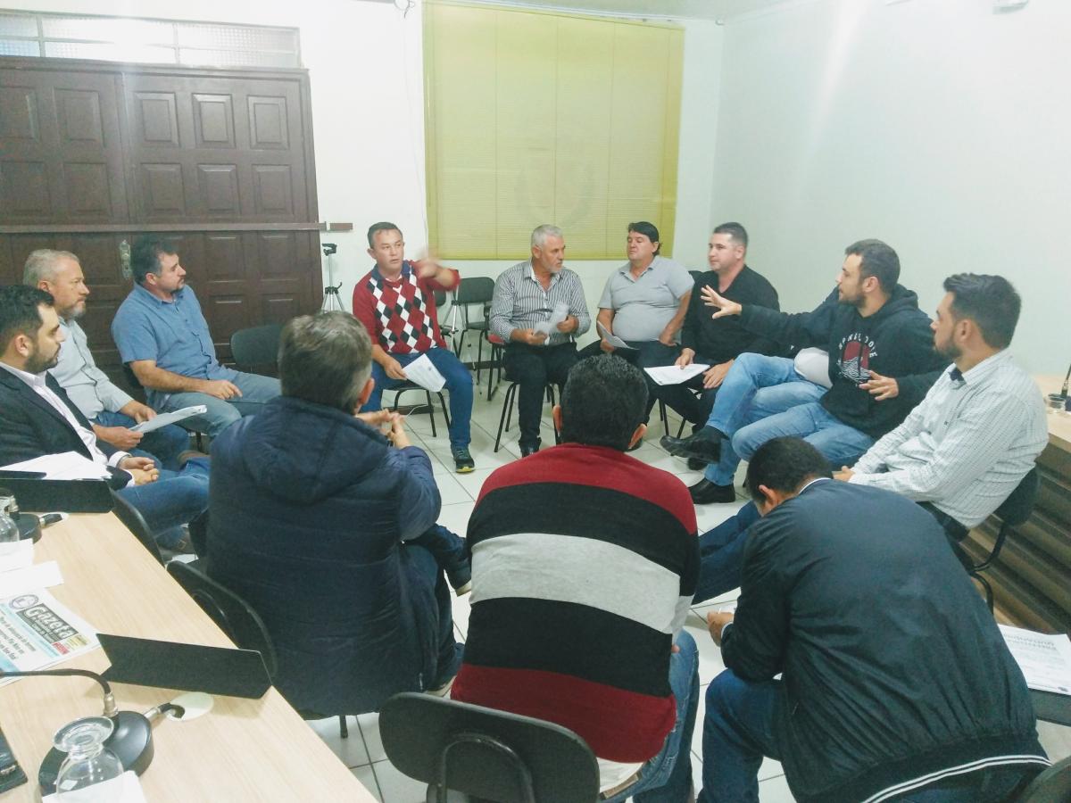 REUNIÃO ENTRE VEREADORES E EQUIPE TÉCNICA DA PREFEITURA REUNIÃO ENTRE VEREADORES E EQUIPE TÉCNICA DA PREFEITURA