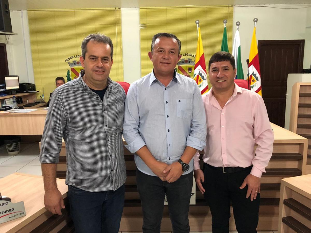 VEREADORES DE MANDIRITUBA E TIJUCAS DO SUL PARTICIPAM DE SESSÃO ORDINÁRIA VEREADORES DE MANDIRITUBA E TIJUCAS DO SUL PARTICIPAM DE SESSÃO ORDINÁRIA