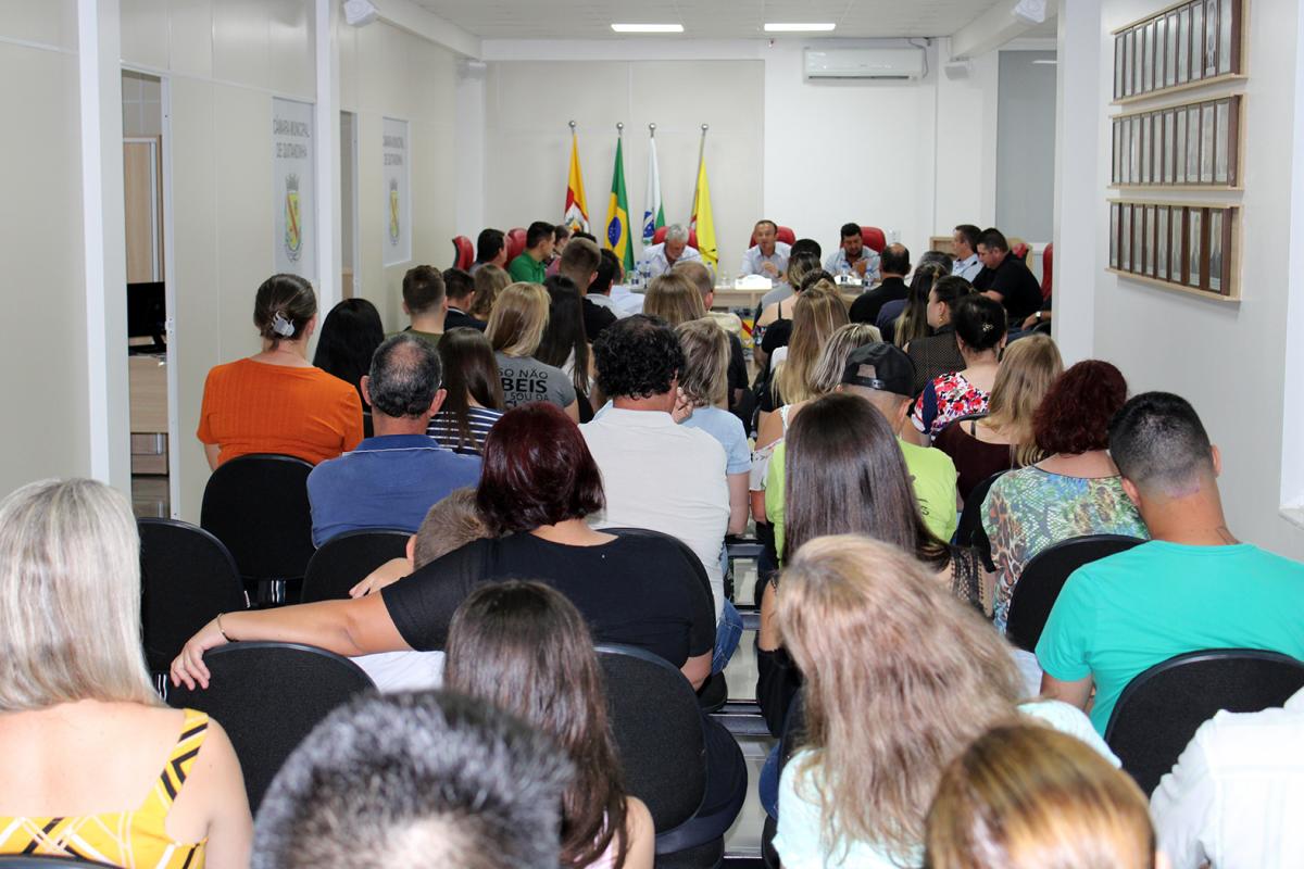 Câmara de Quitandinha fez a 1ª Sessão Ordinária de 2020 Câmara de Quitandinha fez a 1ª Sessão Ordinária de 2020