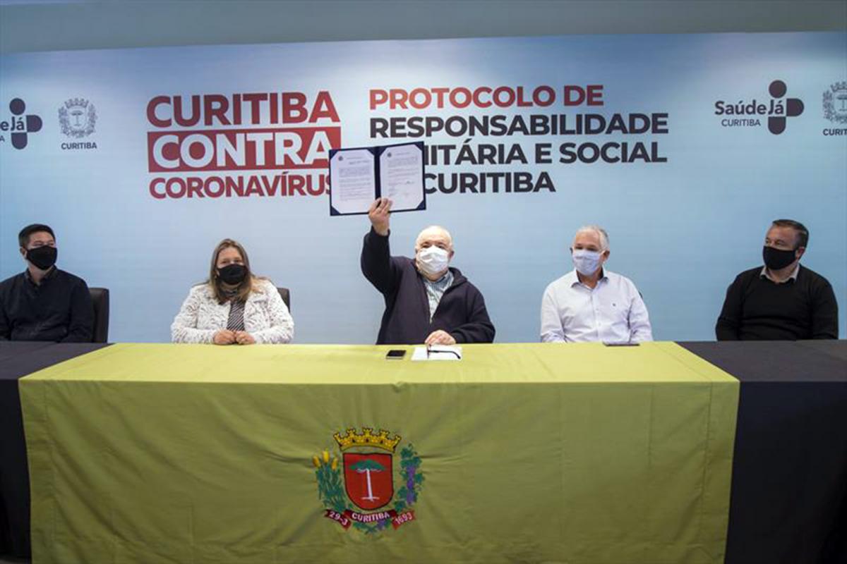 Presidente do Legislativo participa da assinatura do Armazém da Família   